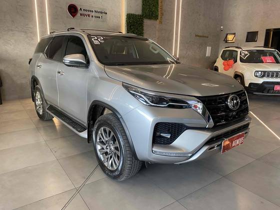 TOYOTA HILUX SW4 2.8 D-4D TURBO DIESEL SRX 7L 4X4 AUTOMÁTICO